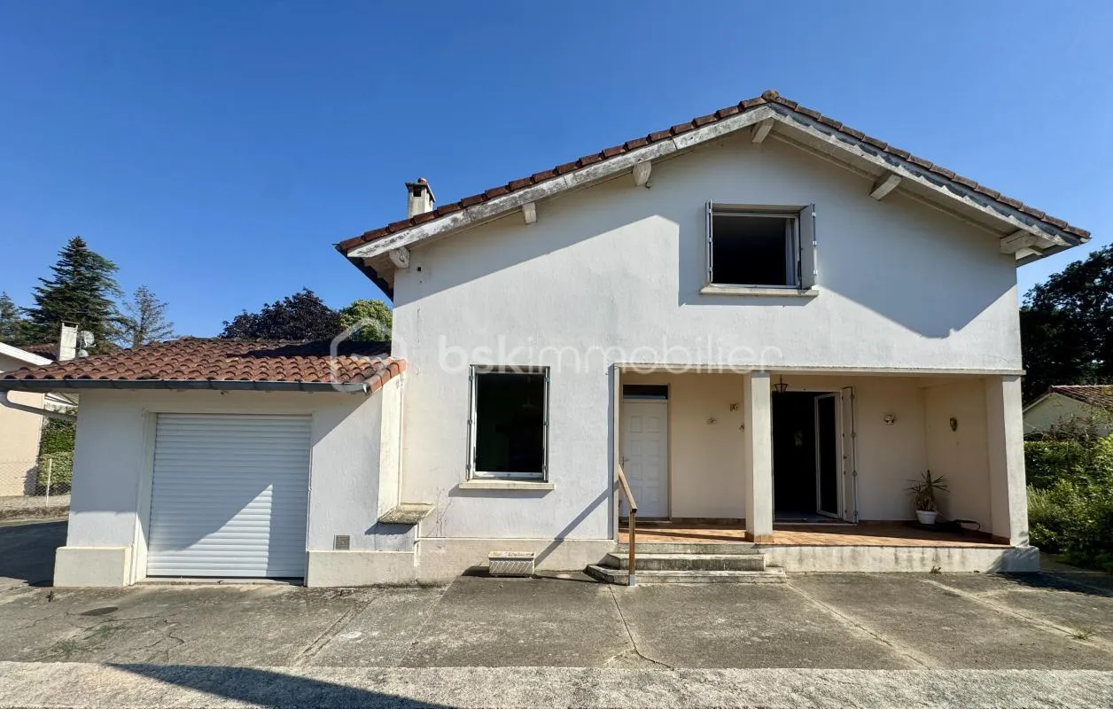 Maison 108m2 habitables 3 chambres avec garages et jardin