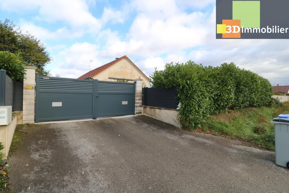 2 kms de Chaussin, dans village sympathique vends agréable maison récente de plain-pied, 6 pièces, sur 1501m² de terrain clos