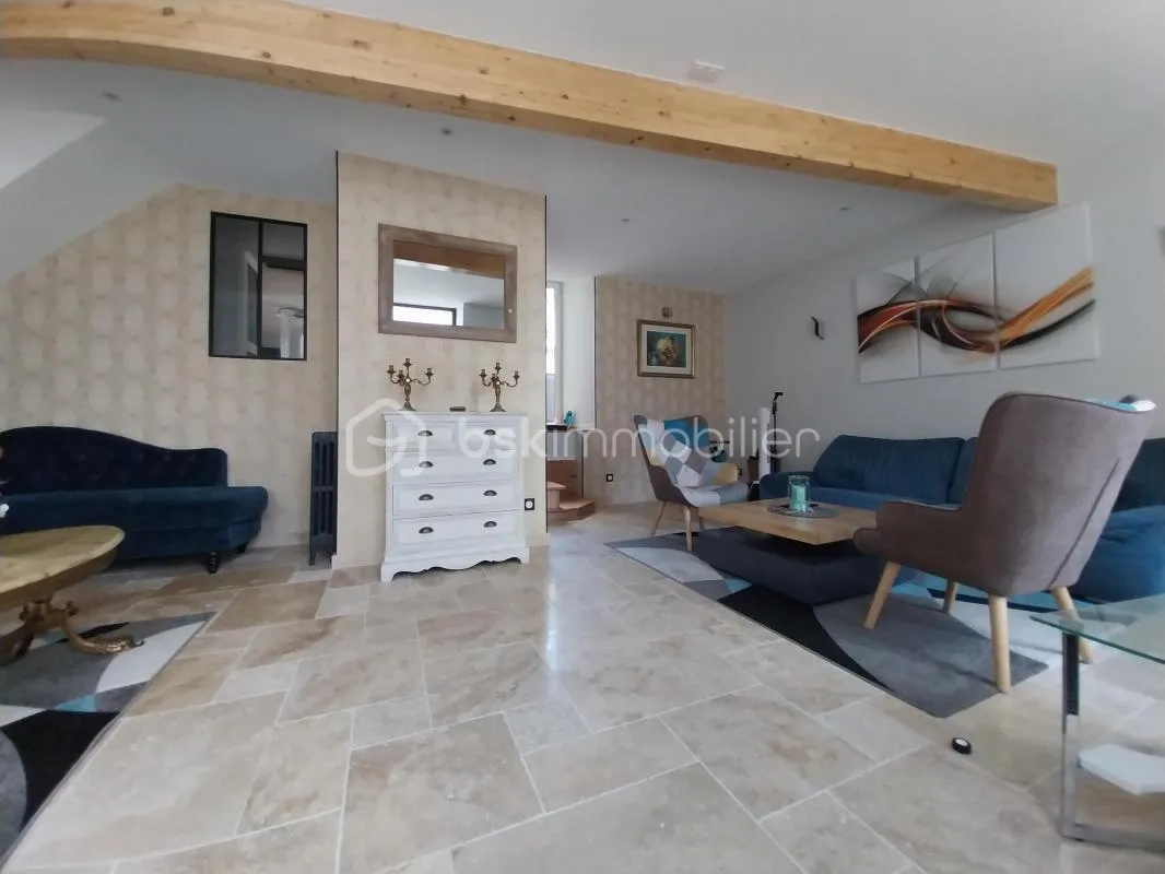 Maison de caractère 7 pièces Centre ville Gorron