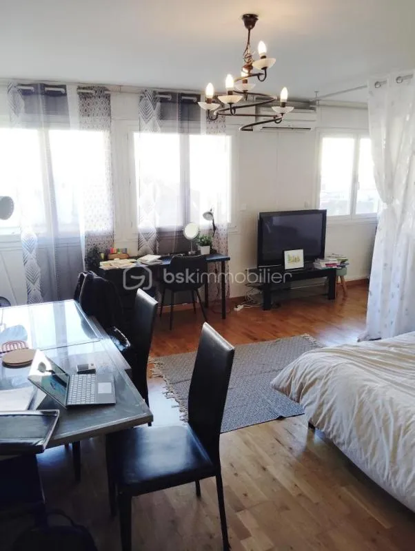 Quartier universitaire. Appartement T3 en rez de chaussée de 80 m2 habitables avec garage