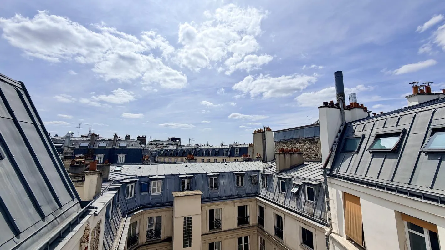 Paris 8 - 2 pièces rénové - dernier étage sur cour au calme