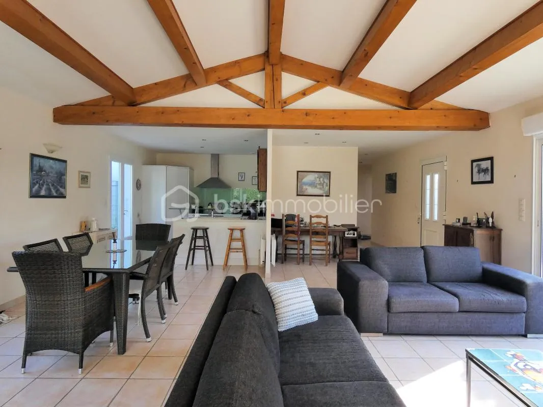 La Tremblade – Plain-pied 134 m² – 3 chambres – 70 m² d’espace de vie – Piscine – Garage