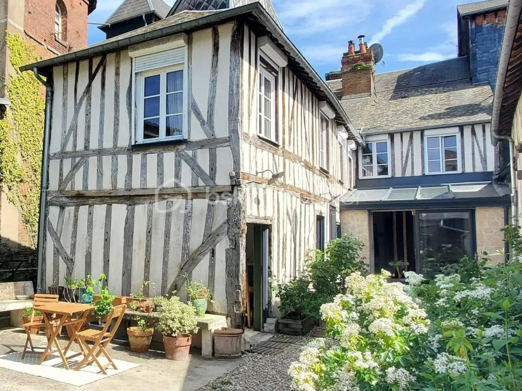 Bien RARE - Maison au Cœur du village de Cormeilles avec espace extérieur