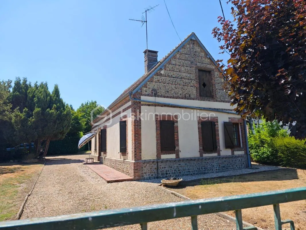 Authentique maison normande de plain-pied avec dépendances et fort potentiel d'aménagement