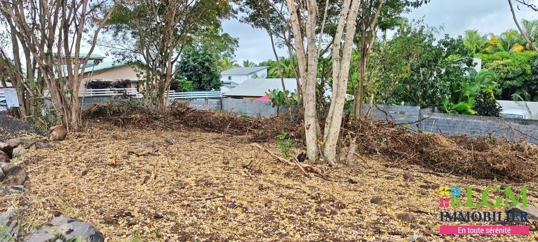 Beau terrain constructible sur secteur recherché de L'ENTRE-DEUX