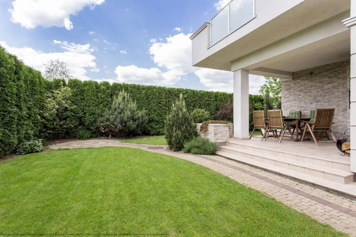 RARE T4 lumineux proche transports avec un jolie jardin/terrasse et une place de parking !
