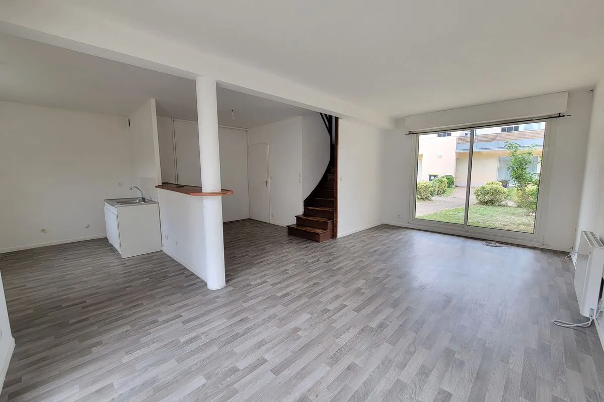À SABLÉ SUR SARTHE - MAISON T4 AVEC GARAGE – 83.70 M² CARREZ