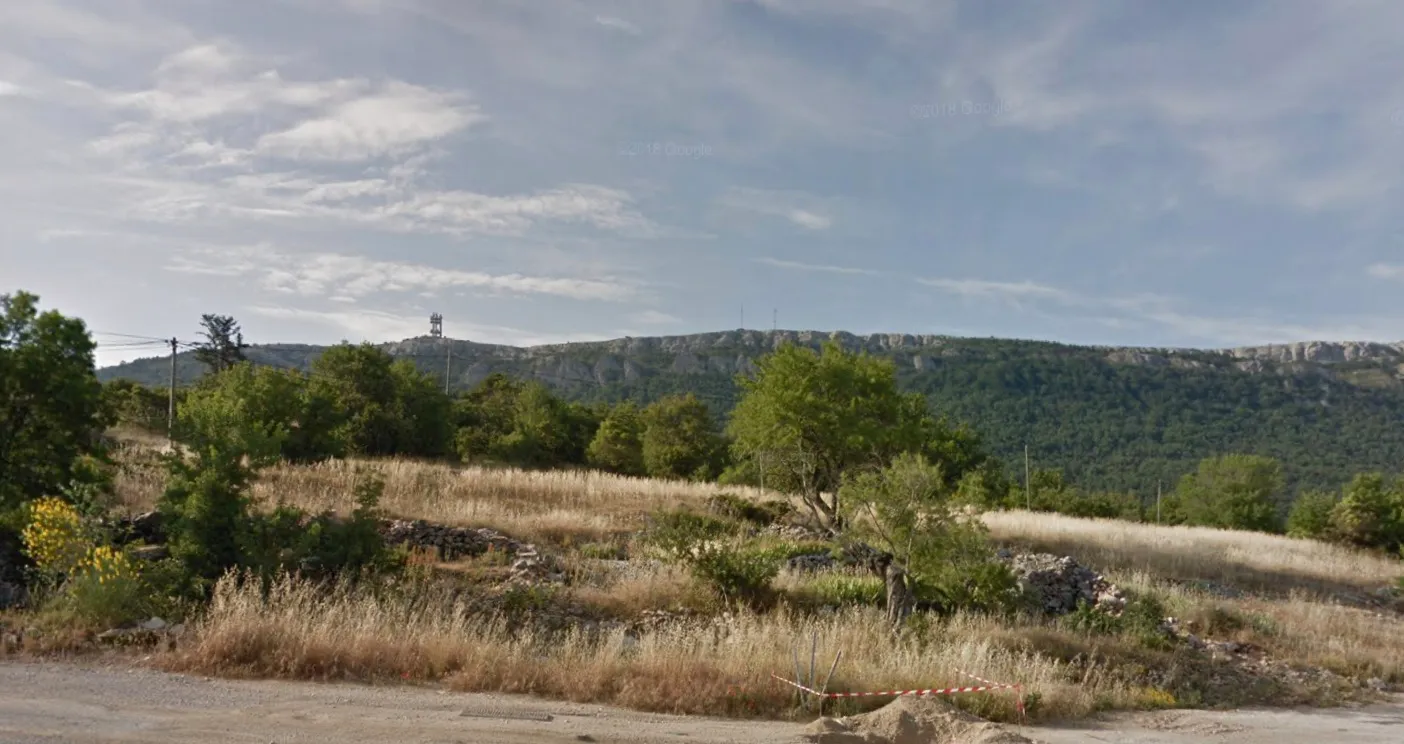 LE PLAN-D'AUPS-SAINTE-BAUME – Terrain de 922 m² avec permis