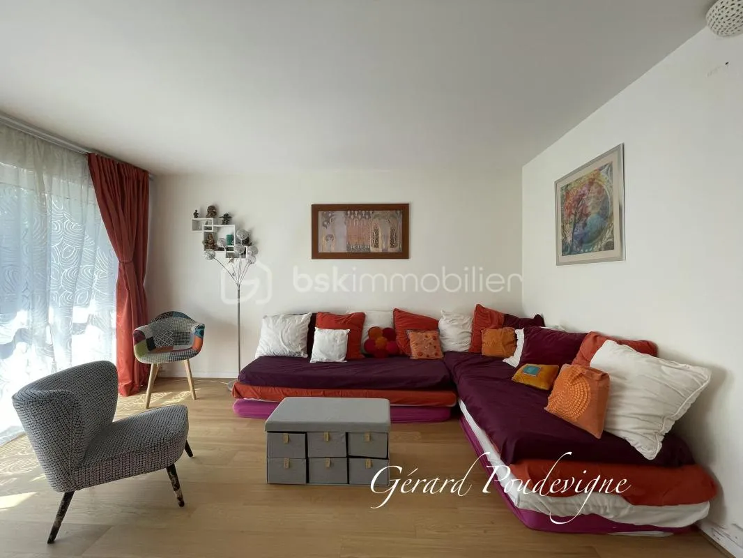 Appartement lumineux proche commodités. Calme