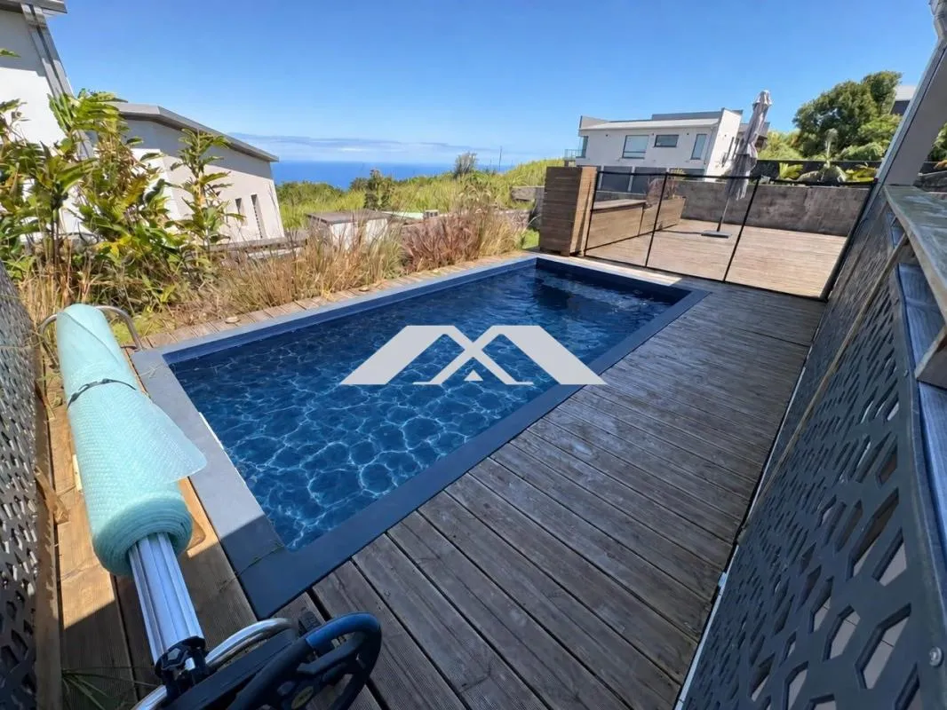 VILLA AVEC PISCINE ET VUE MER - SAINT-JOSEPH
