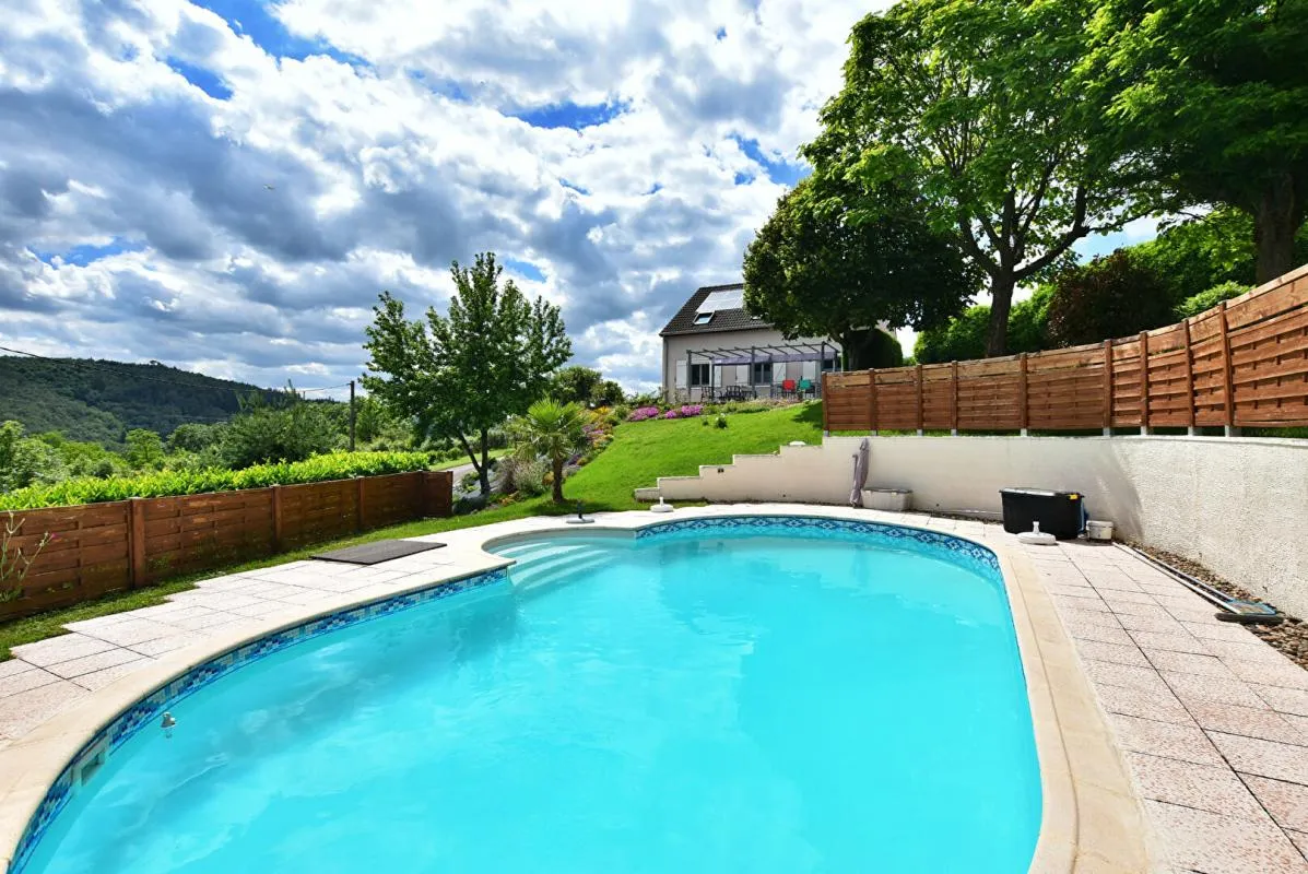 EXCLUSIVITÉ - Maison à Vendre à Neaux de 140 m² avec 2500 m² de terrain