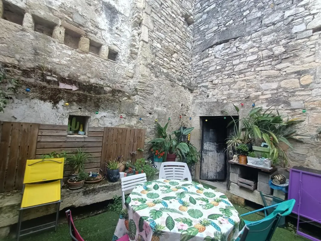 Maison de ville  6 pieces 126m2 et remise + jardin