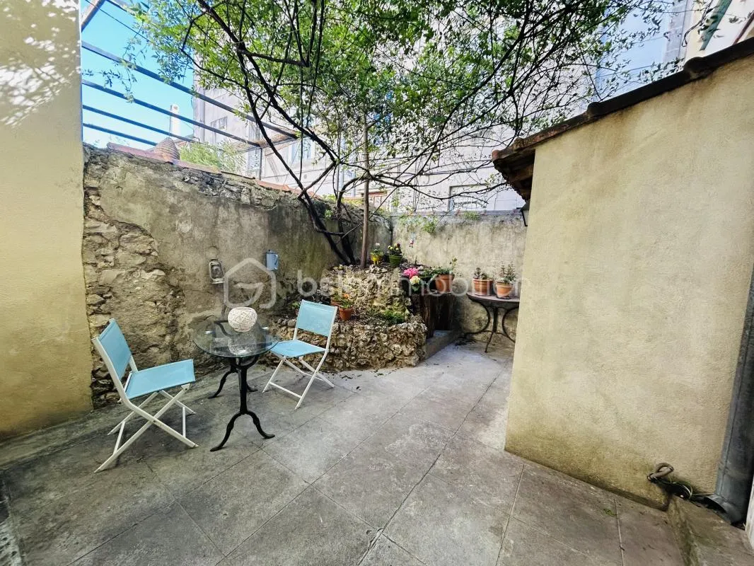 Maison de Ville de 106m2 avec cour proche des Arènes