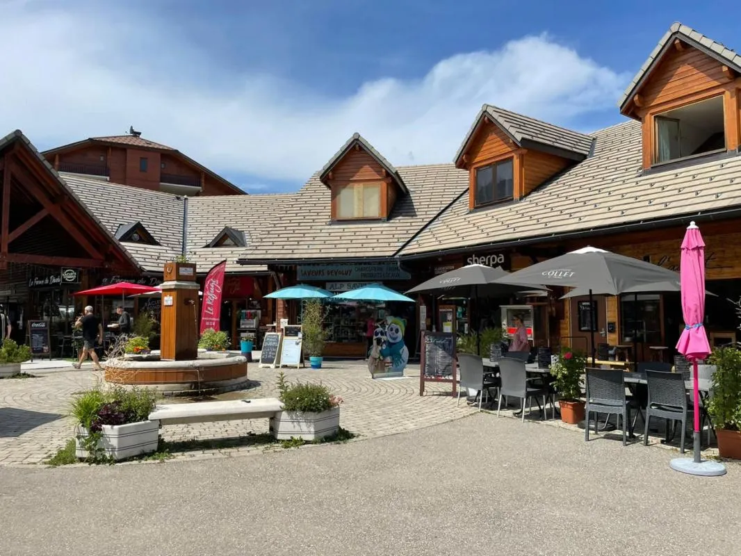 Commerces 1 pièce / 25 m² / 43 000 EUR / AGNIERES-EN-DEVOLUY
