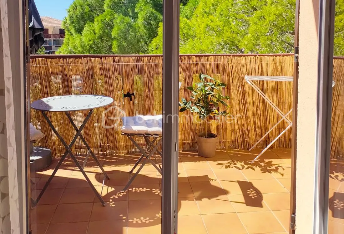 PROCHE CENTRE--STUDIO DE 19 M2 AVEC TERRASSE sans vis à vis--LA LONDE LES MAURES