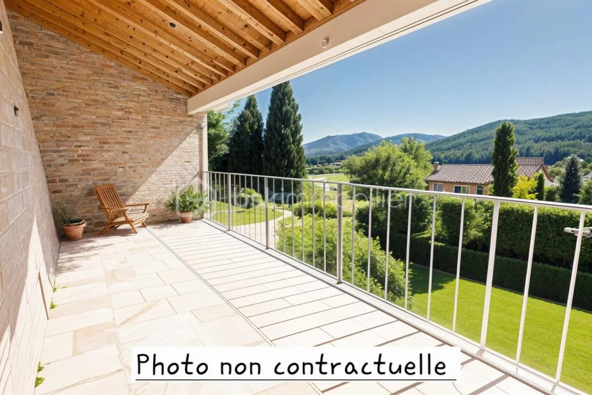 A BARGEMON (VAR) - MAISON DE VILLAGE DE 84 M² A RENOVER AVEC GARAGE ET JARDIN