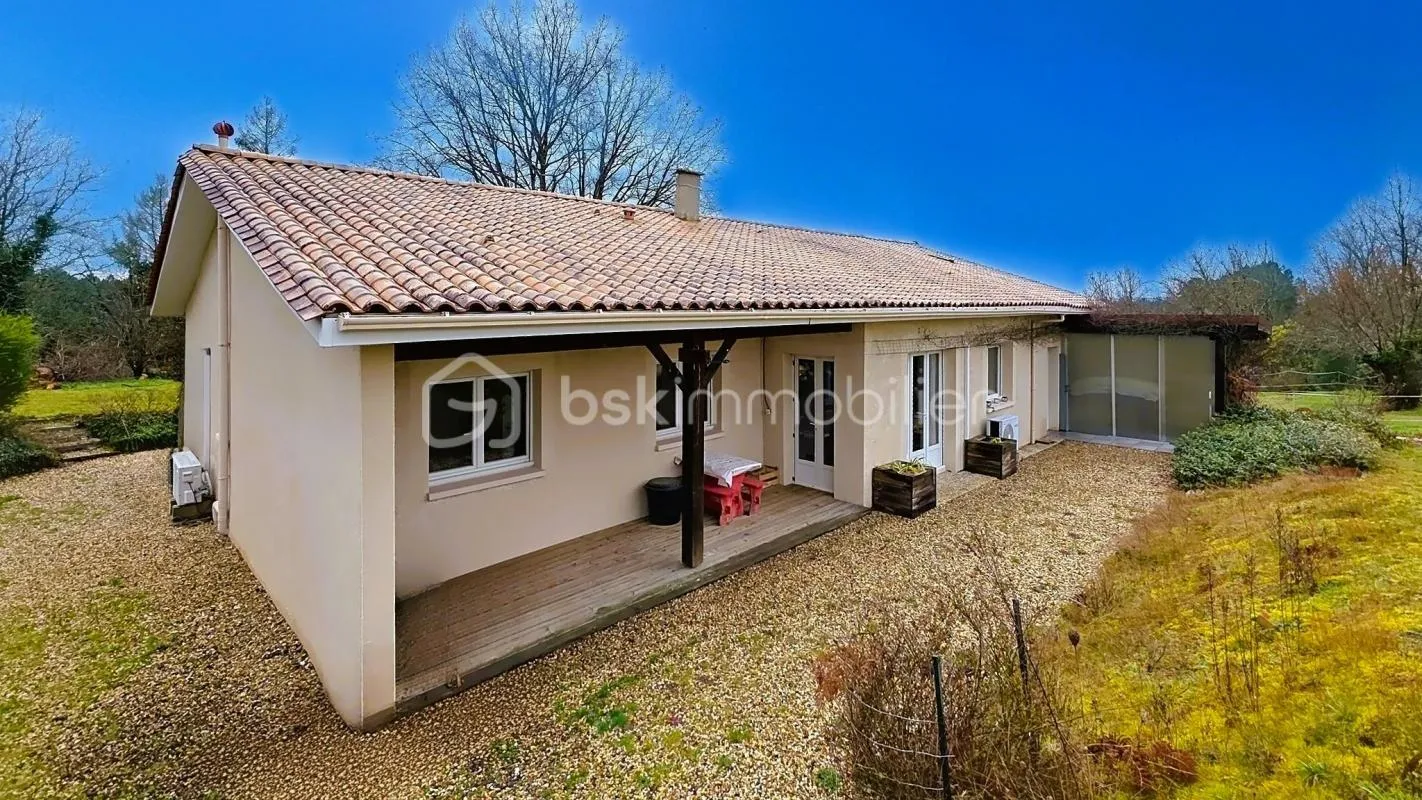 Menesplet - Charmant plain-pied au calme – Belles Prestations - 4 Chambres