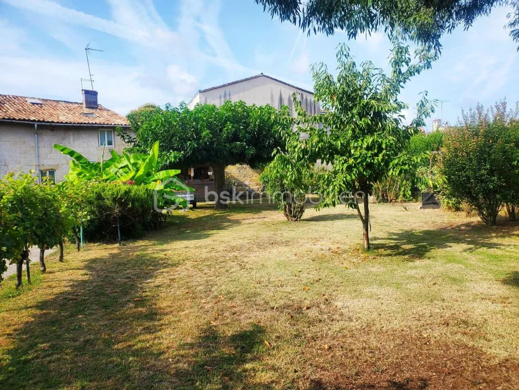 Maison Pierre de 260m2     6 chs    170000€   Proche Libourne