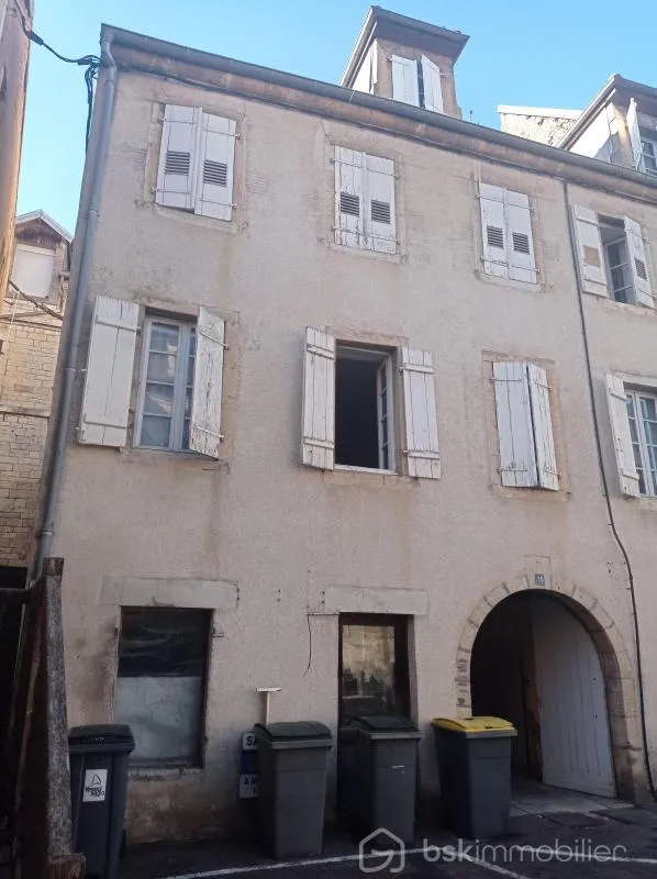 CENTRE VILLE DE VESOUL, LOCAL BRUT A AMENAGER ,  POSSIBLE FUTUR STUDIO!