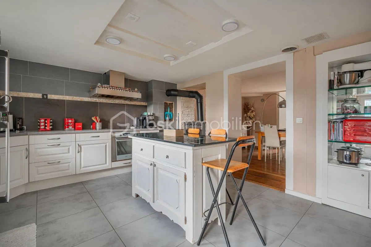 Charme, Confort et Sérénité au Rendez-vous : Découvrez cette Propriété Unique de 150 m² !