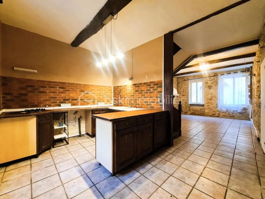 Maison de village 157m²- R+2- 6 Chambres- Cour- Pierres et Poutres apparentes- Roquefort des Corbières