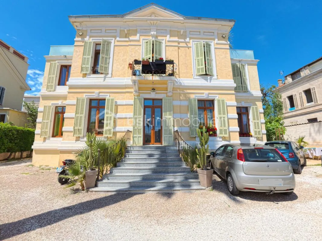 MAISON DE MAITRE GOLFE JUAN . LOCATION SAISONNIERE