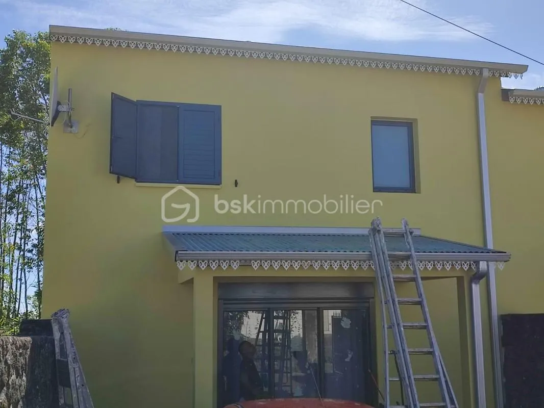 Maison jumelée à étage de 65 m² à la Plaine des Palmistes – Libre d'occupation