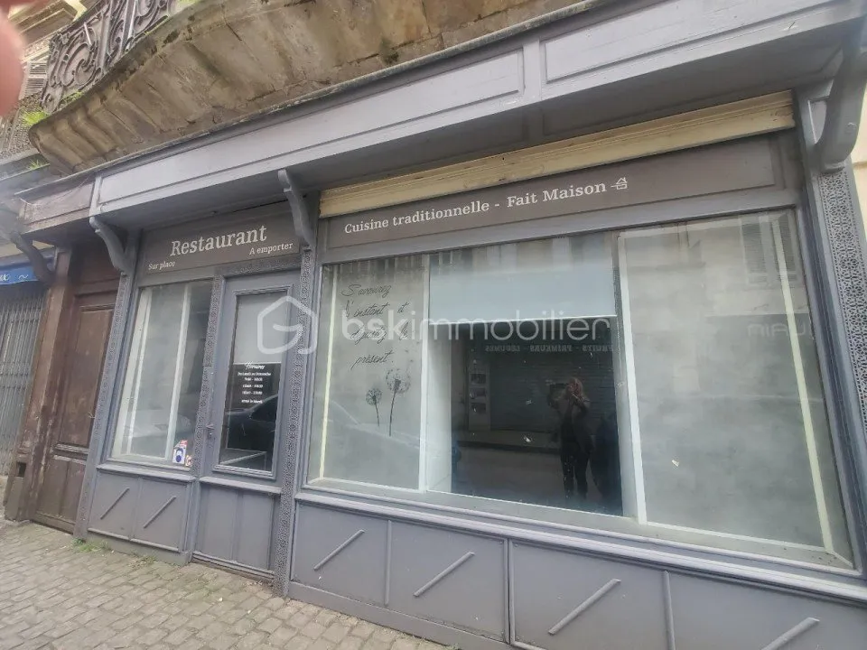 Fonds de commerce 77 m2  dans axe principal            90000€           Castillon La Bataille