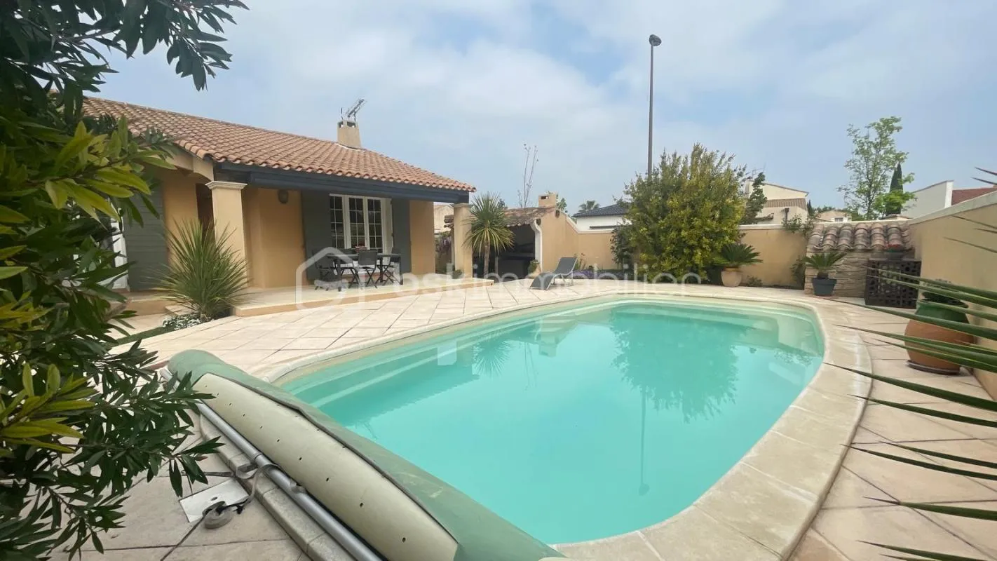 Maison 5 pieces avec piscine, garage et jardin- calme et confort assurés