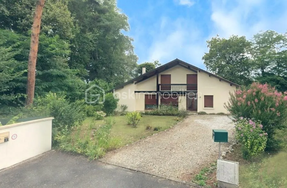 'Maison familiale au calme avec jardin arboré'