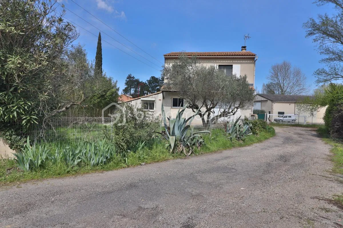 Maison 96m², 2 chambres, garage, 984m² de terrain