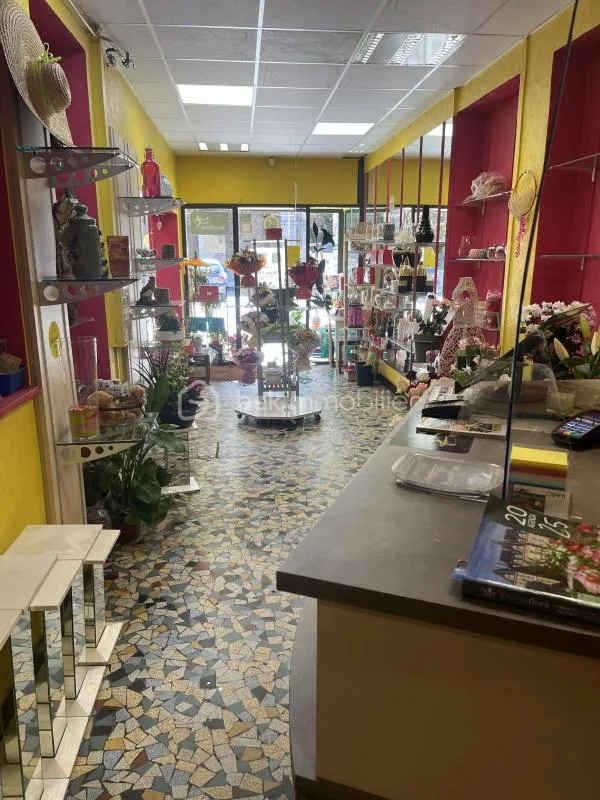 EXCLUSIVITE ! Chaleur et confort dans un local commercial polyvalent au cœur de la ville !