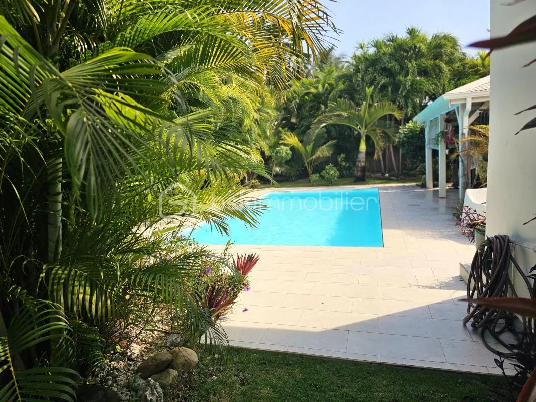 MAISON 230 m2 AVEC PISCINE HAUT STANDING