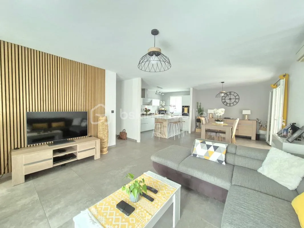 LA MOUTONNE, MAISON DE PLAIN-PIED DE 100 M2 AVEC PISCINE
