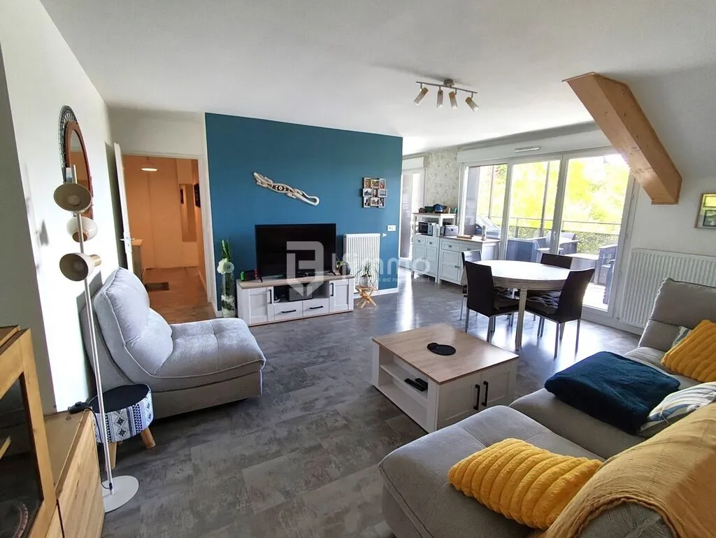 Appartement en dernier étage avec terrasse et vue dégagée