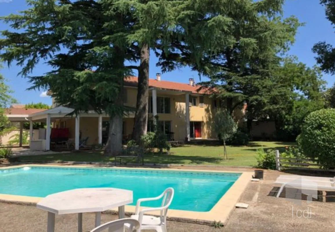 MONTELIMAR, maison 250 m2 avec piscine