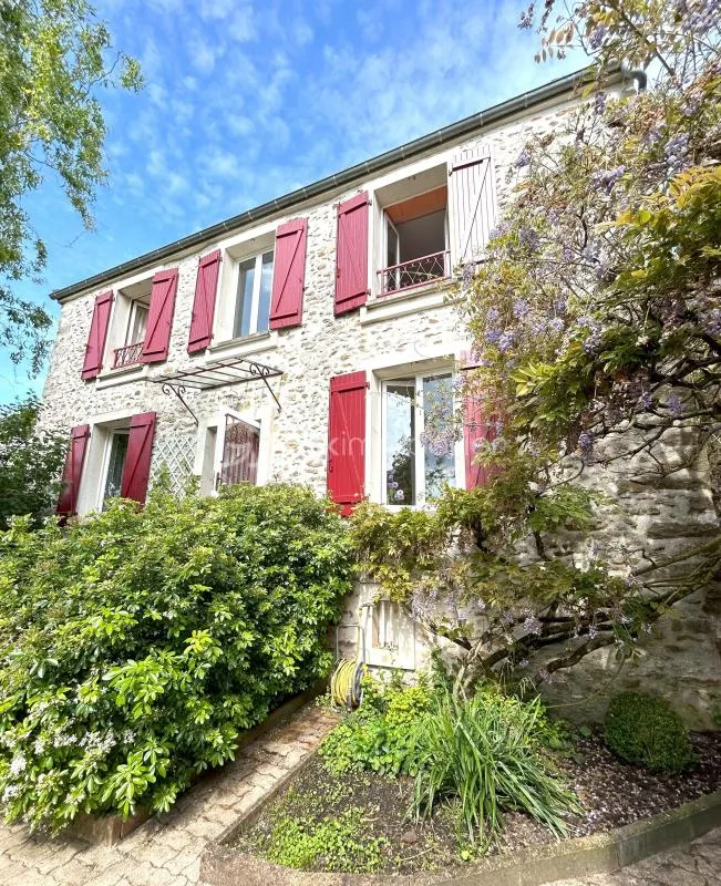 Maison de caractère en pierres - 140 m² avec jardin arboré - Bombon (77720)