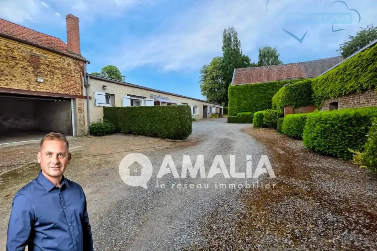 Ensemble immobilier - 3 logements, garages, grange, étable