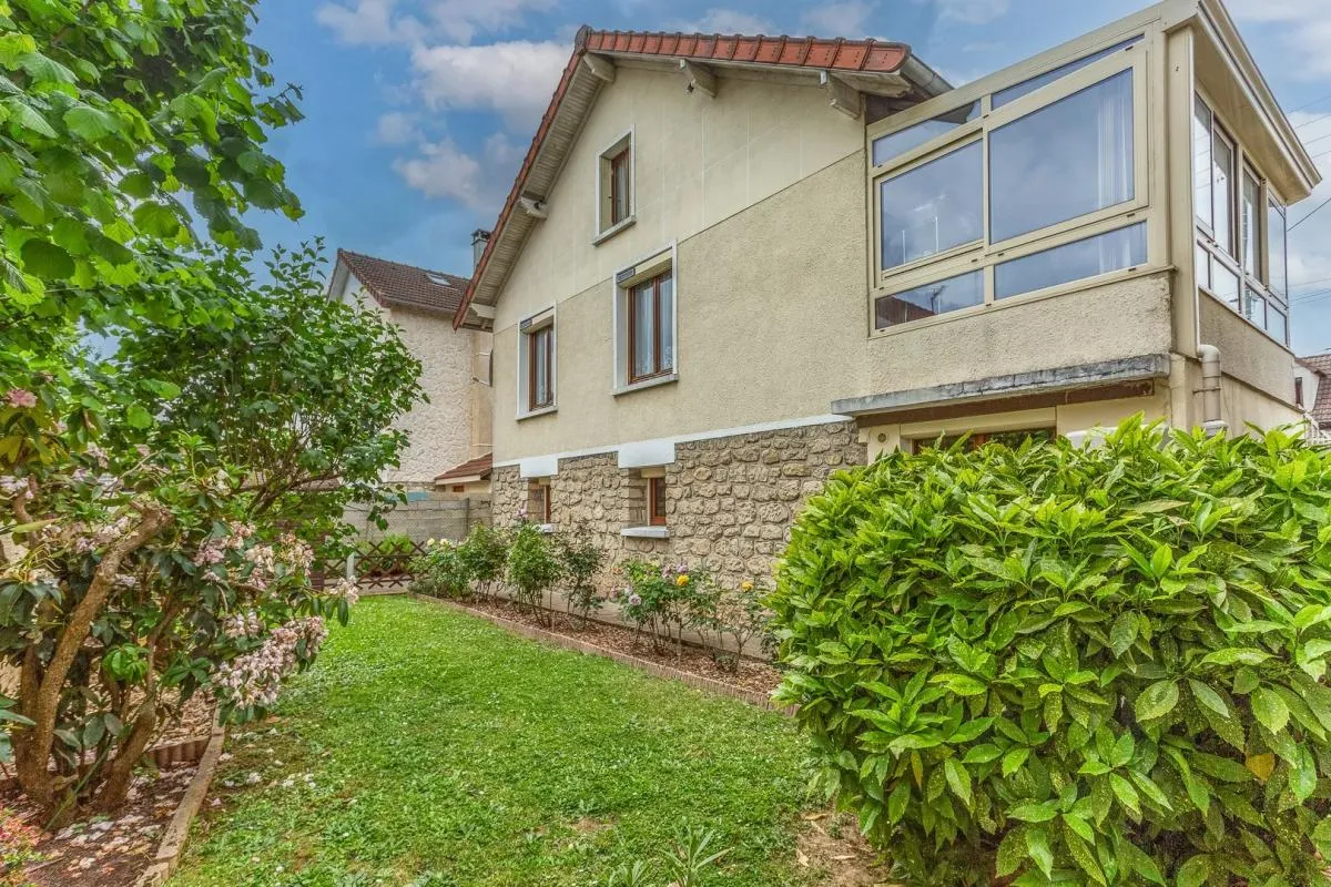 Maison à Savigny – 4 pièces sur 3 niveaux, à visiter sans tarder