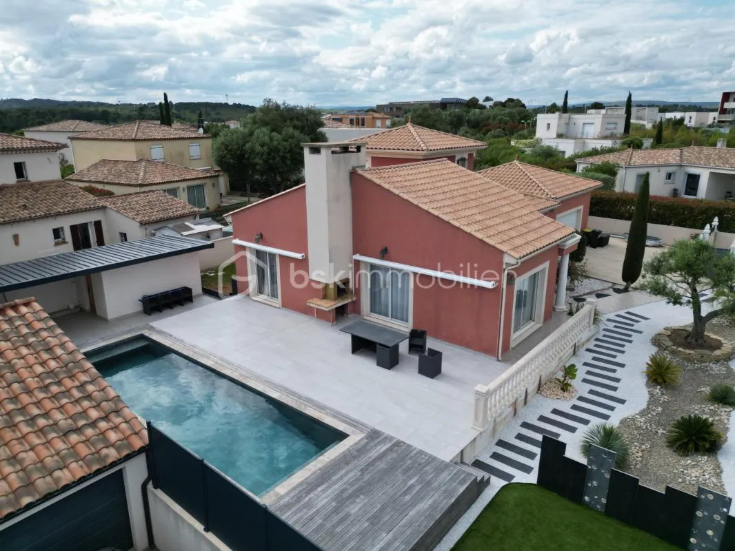 VILLA CONTEMPORAINE PISCINE ET POOL HOUSE