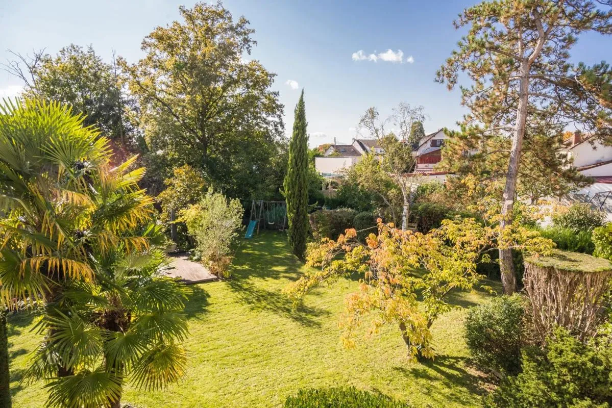 Maison spacieuse  aux Richardets édifiée sur une parcelle de 903 m²