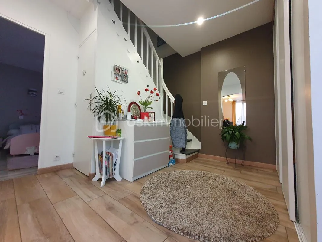 CHARMANTE MAISON INDIVIDUELLE AVEC STUDIO INDÉPENDANT