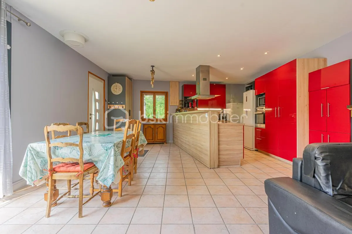 Maison familiale spacieuse à deux pas du centre-ville – Seyssel (Ain)