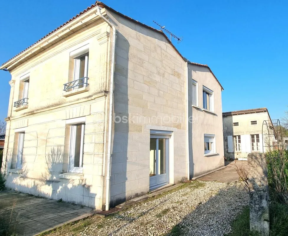 MAGNIFIQUE MAISON 3 CHAMBRES + 1 T2 A RENOVER SUR UN TERRAIN DE PRES DE 2 000 M2 !!!