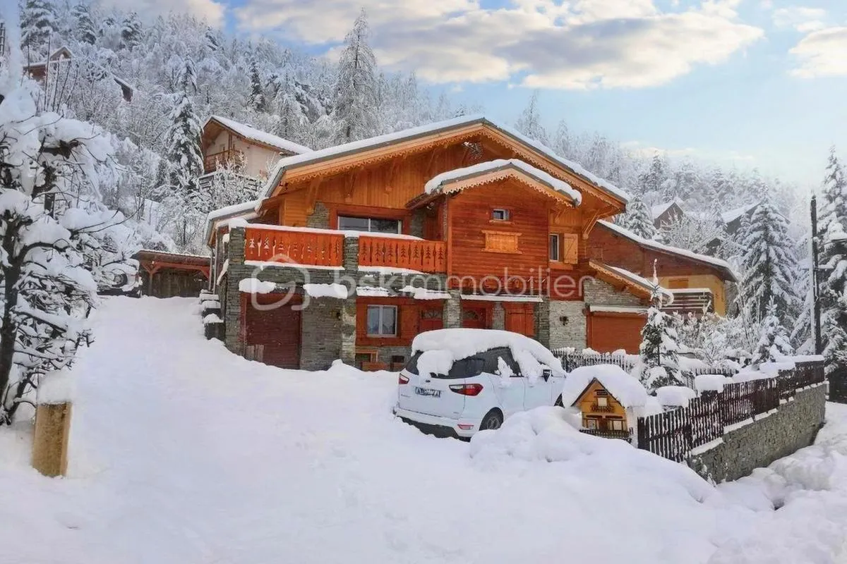 À Vendre : Haut de Chalet à Colmars - Charme et Confort en Montagne