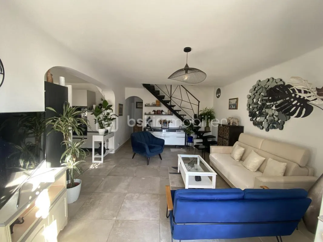 EN EXCLUSIVITE *** ' Maison triplex la vie de chateau ! ' au calme, secteur LE THOUAR, 83130 LA GARDE ***  SOUS OFFRE !!!!!!