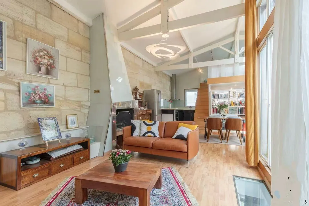 MAISON EN PIERRES  AU COEUR DES CHARTRONS