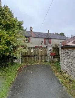A saisir !!! idéal 1ère acquisition !rare sur le secteur....Maison de130m2 surface totale au sol + 1170m2 de terrain