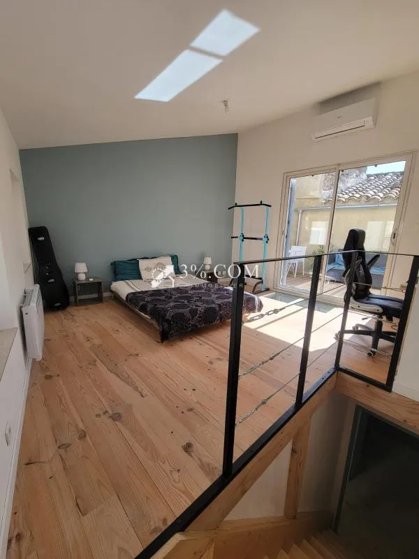 TRIPLEX EN PIERRE RéNOVé AVEC 2 CHAMBRES -TERRASSE ET CAVE