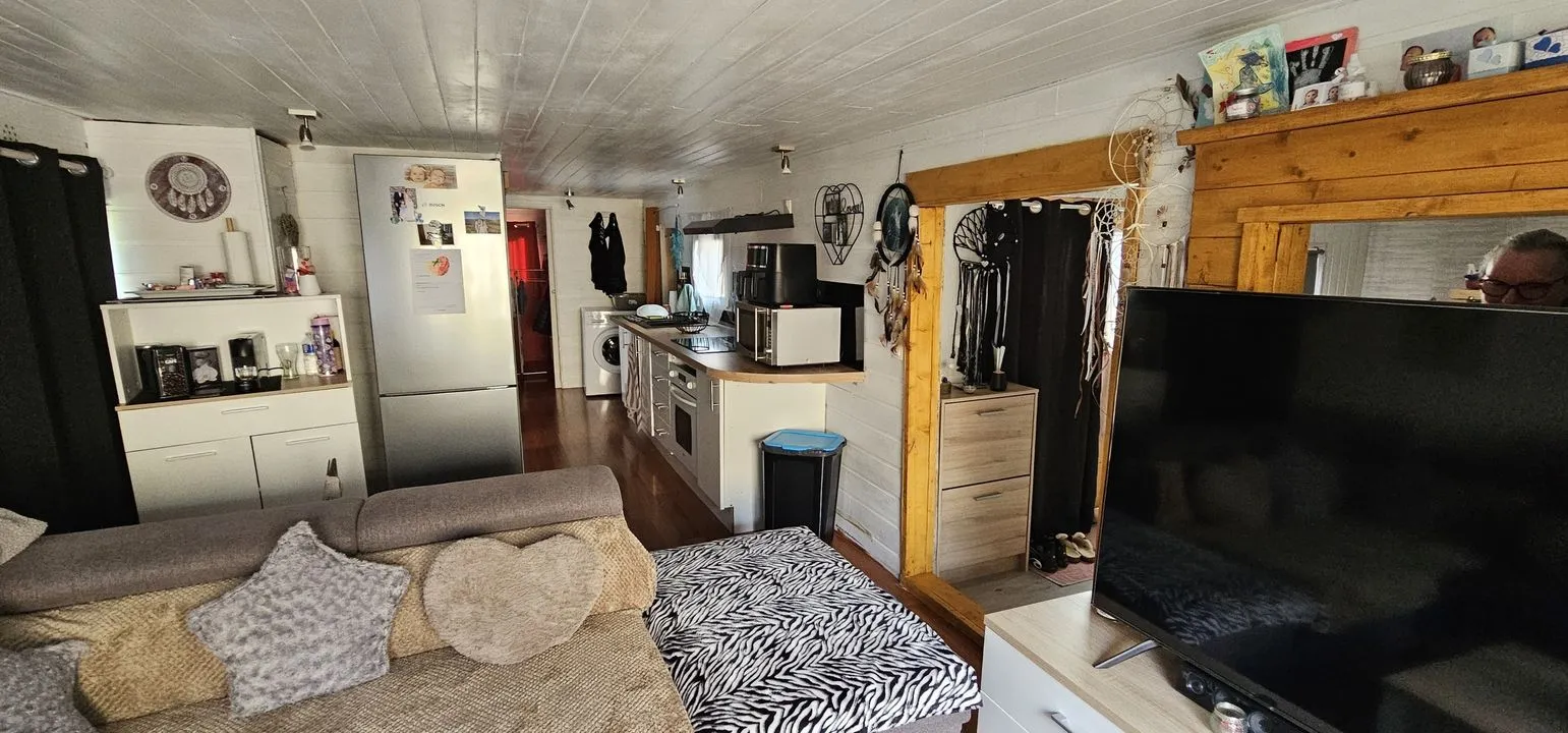 Vends Mobil-home//chalet de 60 m² environ, sur un terrain de